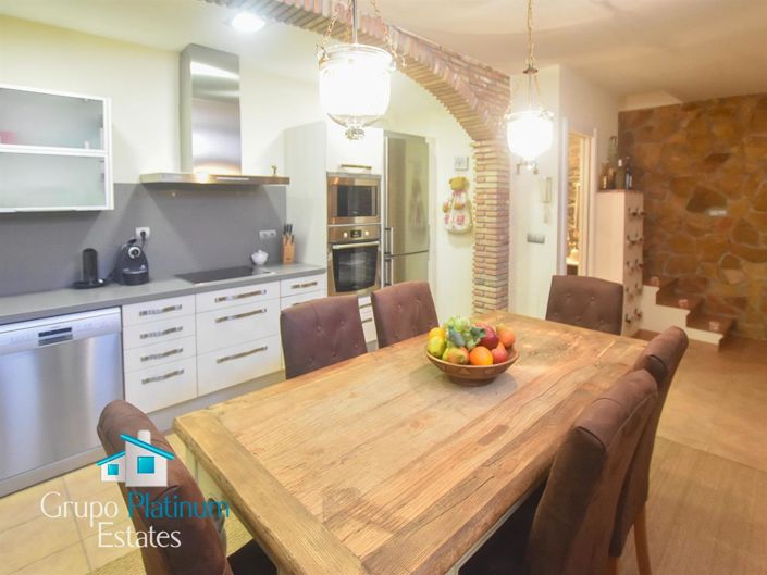 Image No.4-3 Bed Property for sale