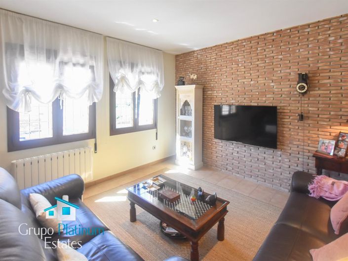 Image No.7-3 Bed Property for sale
