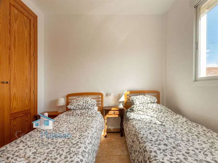 Image No.10-3 Bed Property for sale