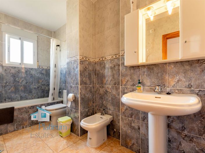 Image No.13-3 Bed Property for sale