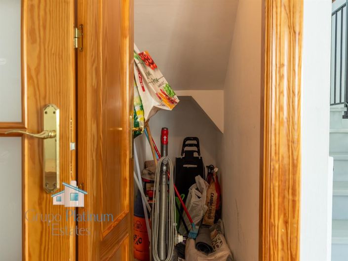 Image No.14-3 Bed Property for sale