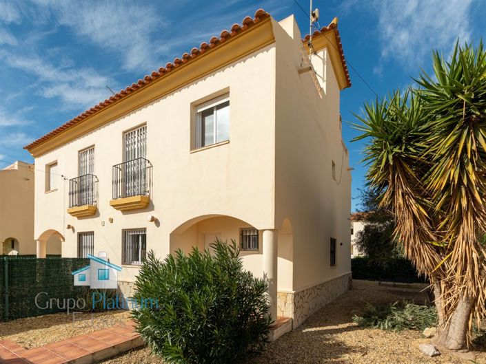 Image No.18-3 Bed Property for sale