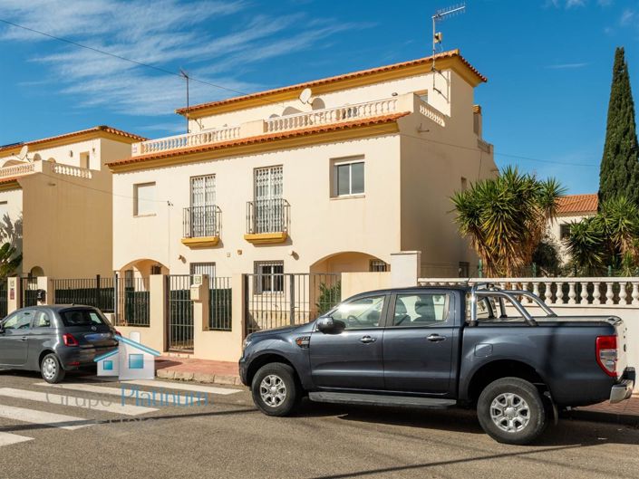 Image No.20-3 Bed Property for sale