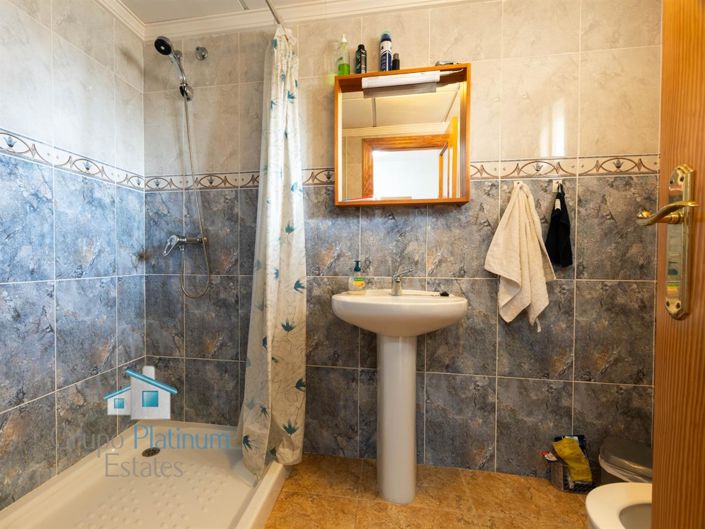 Image No.15-3 Bed Property for sale