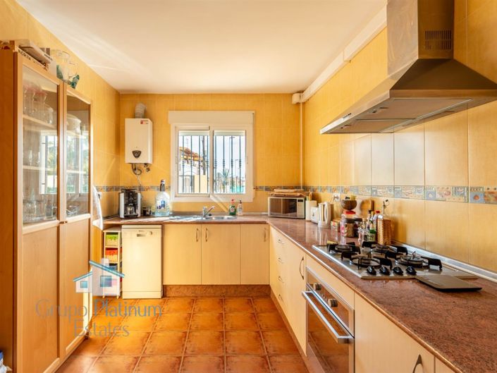 Image No.5-3 Bed Property for sale