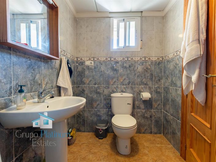Image No.8-3 Bed Property for sale