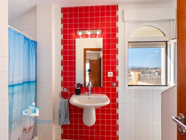 Image No.11-2 Bed Property for sale