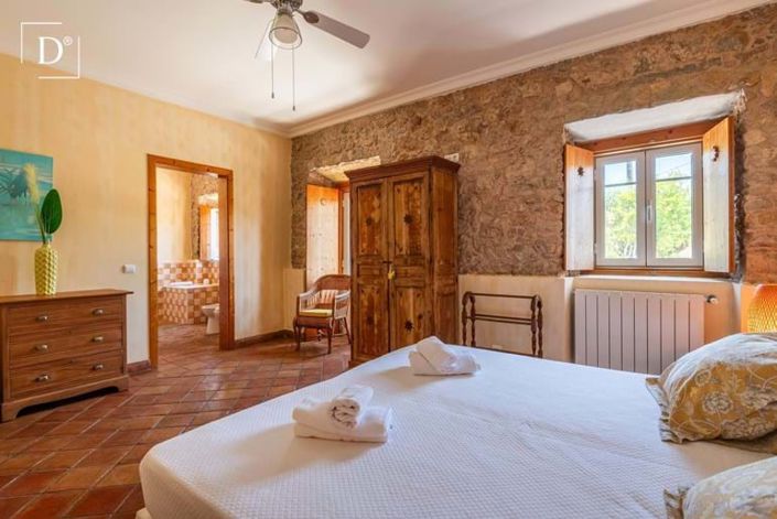 Image No.3-9 Bed Villa for sale