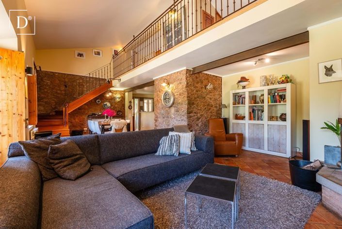 Image No.6-9 Bed Villa for sale