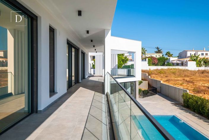 Image No.32-4 Bed Villa for sale
