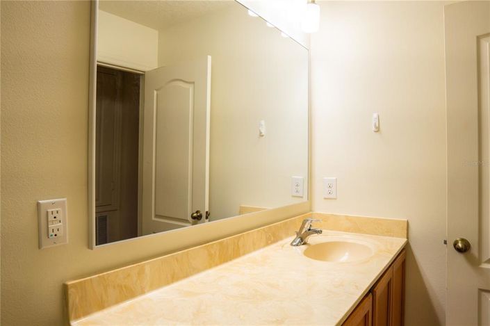 Image No.24-5 Bed House for sale