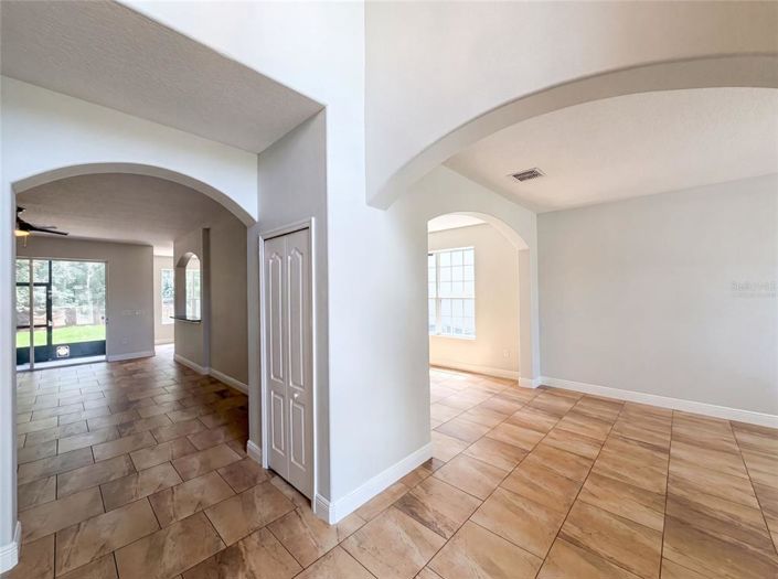 Image No.2-5 Bed House for sale
