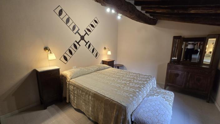 Image No.17-4 Bed Country House for sale
