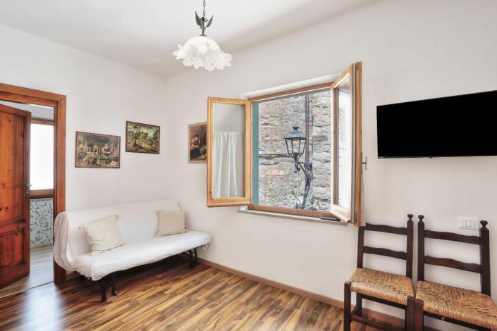 Image No.8-2 Bed Townhouse for sale