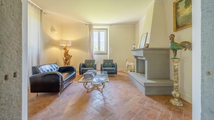 Image No.11-7 Bed Villa / Detached for sale