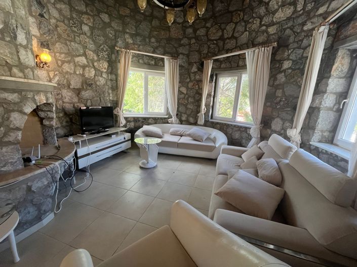 Image No.6-5 Bed Bungalow for sale