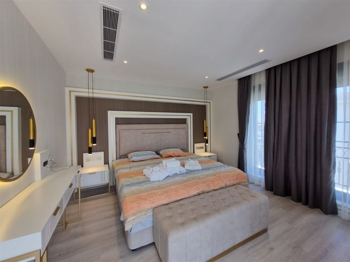 Image No.12-6 Bed Villa for sale