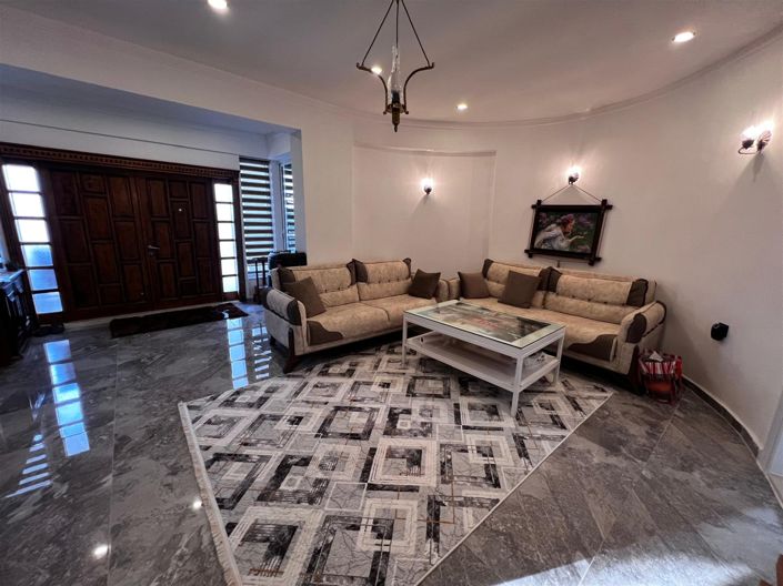 Image No.14-9 Bed Villa for sale