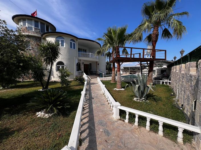 Image No.4-9 Bed Villa for sale