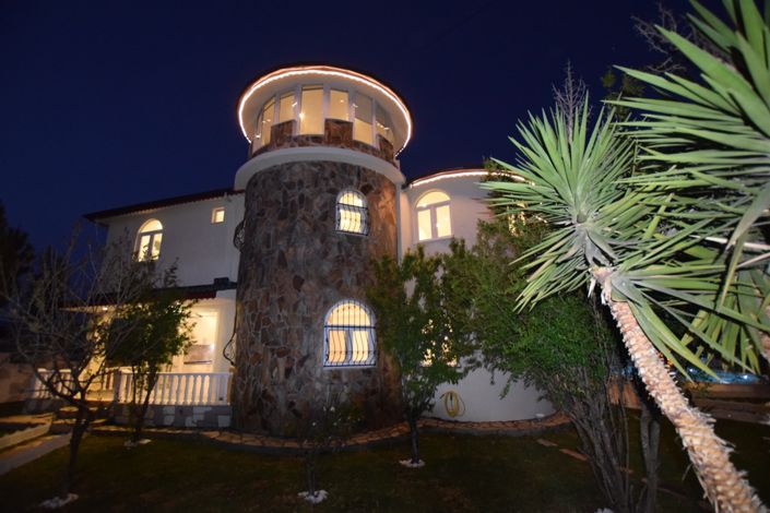 Image No.9-9 Bed Villa for sale