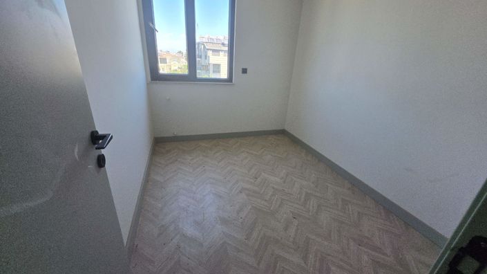 Image No.10-3 Bed Apartment for sale