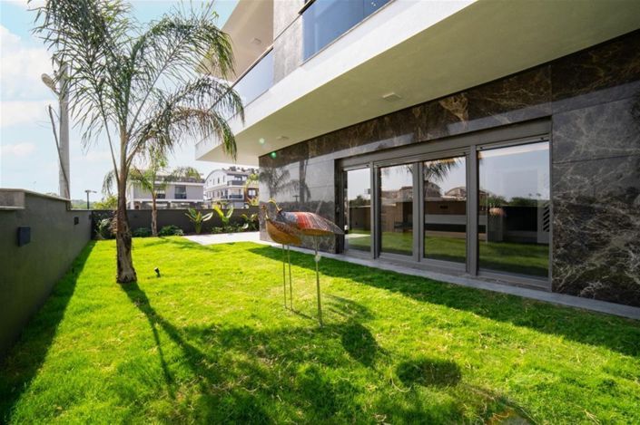 Image No.2-5 Bed Villa for sale
