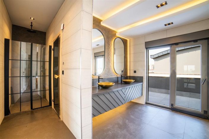 Image No.9-5 Bed Villa for sale