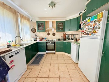 Beautiful Sea View Villa For Sale In Bodrum, Gumusluk - Great size kitchen