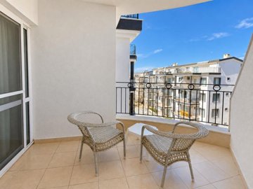 A Sea View Two-Storey Didim Penthouse For Sale – Bedroom balcony
