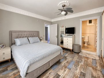 Gorgeous Apartment For Sale In Altinkum, Didim – Master bedroom with an ensuite bathroom