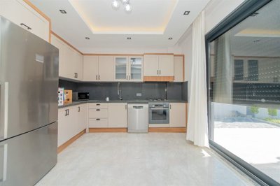 Beautiful Detached Triplex Villa For Sale in Belek, Antalya - Large modern kitchen