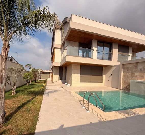 Image No.2-6 Bed Villa for sale