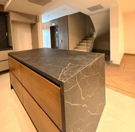 Spotless Antalya Investment Property For Sale - Kitchen with an island