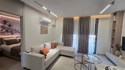 Deluxe Antalya Apartments For Sale In Altintas - Lounge with balcony