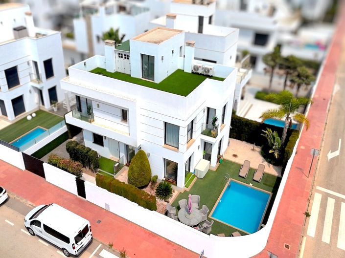 Image No.2-4 Bed Villa for sale