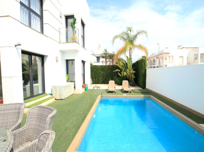 Image No.3-4 Bed Villa for sale