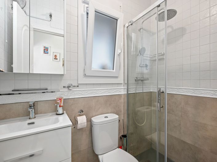 Image No.17-3 Bed Quad for sale