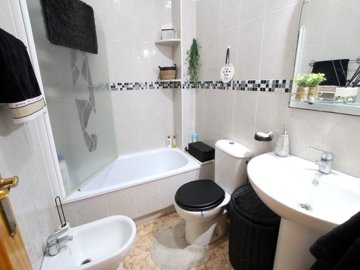 49774_fabulous_2_bedroom_townhouse_on_st_james_hill_011026082243_img_1055