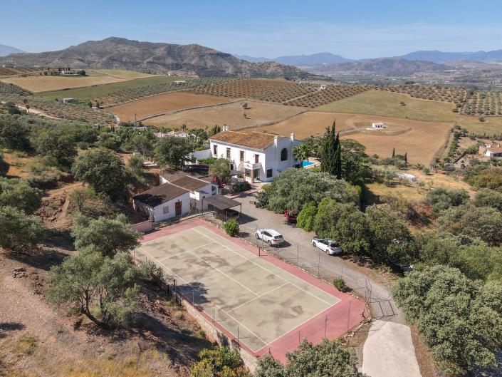 Image No.4-7 Bed Hotel for sale