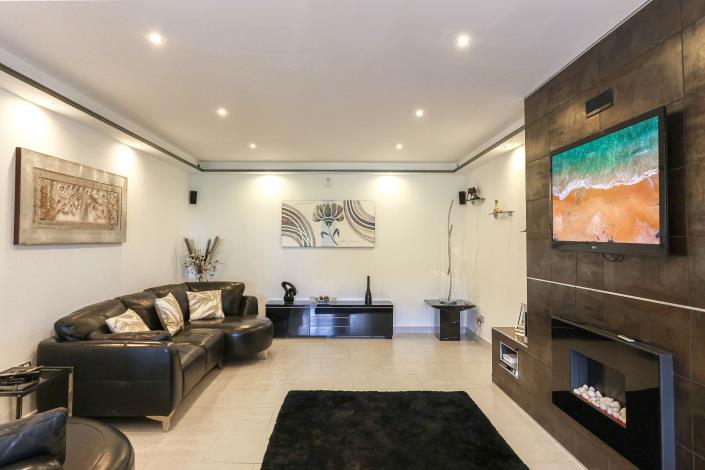 Image No.12-5 Bed Villa / Detached for sale