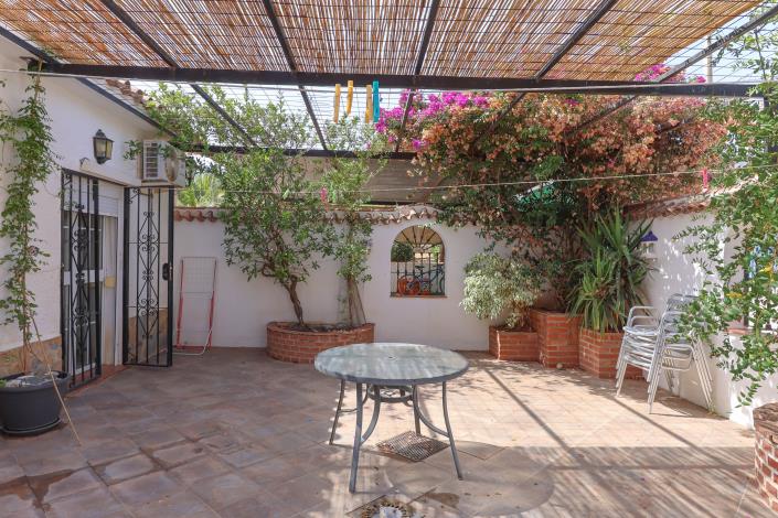 Image No.53-5 Bed Villa / Detached for sale