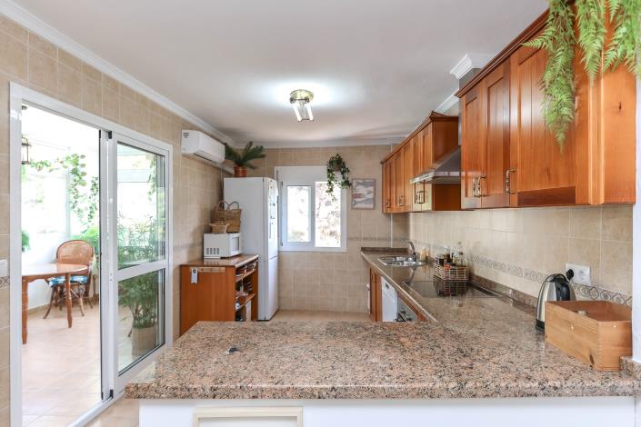 Image No.6-5 Bed Townhouse for sale