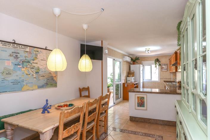 Image No.17-5 Bed Townhouse for sale