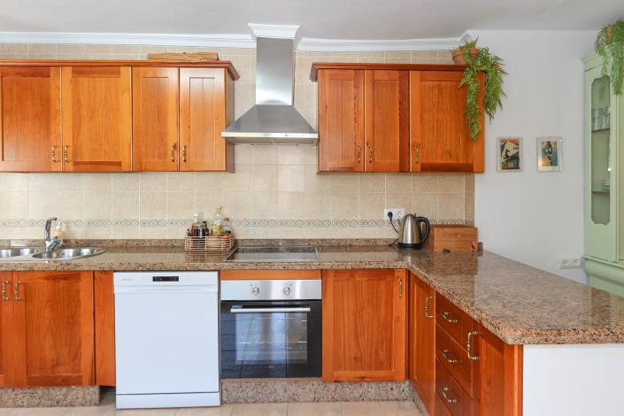 Image No.20-5 Bed Townhouse for sale