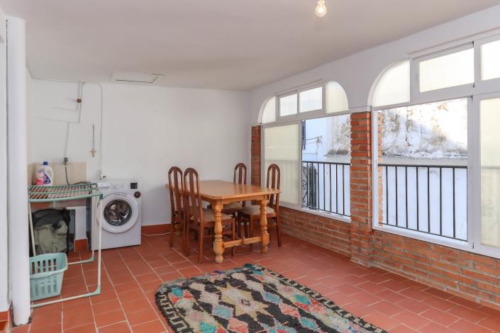 Image No.36-5 Bed Townhouse for sale