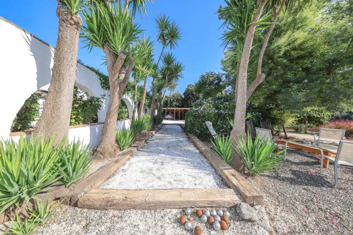Image No.48-5 Bed Villa / Detached for sale