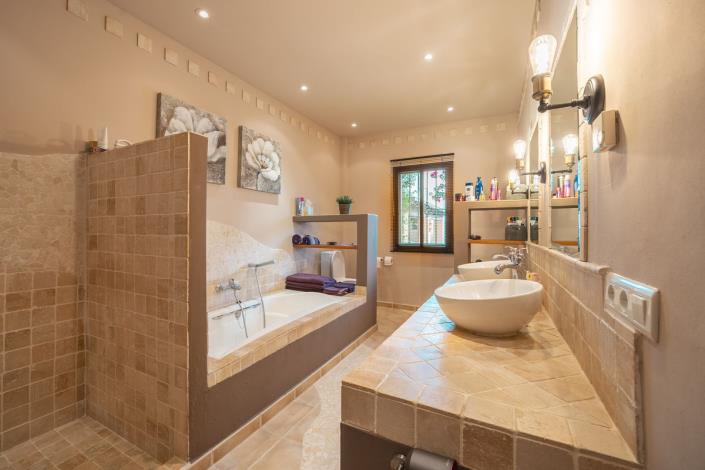 Image No.17-4 Bed Villa / Detached for sale