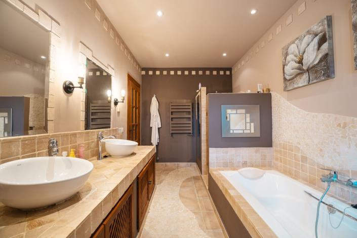 Image No.18-4 Bed Villa / Detached for sale