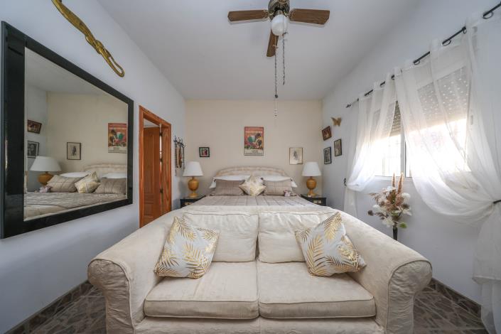 Image No.17-2 Bed Villa / Detached for sale