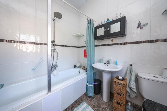 Image No.20-2 Bed Villa / Detached for sale
